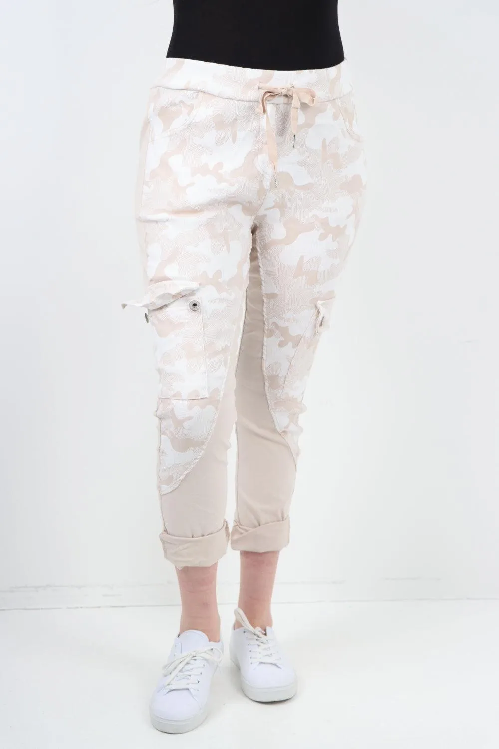 Cargo Pockets Printed Trousers