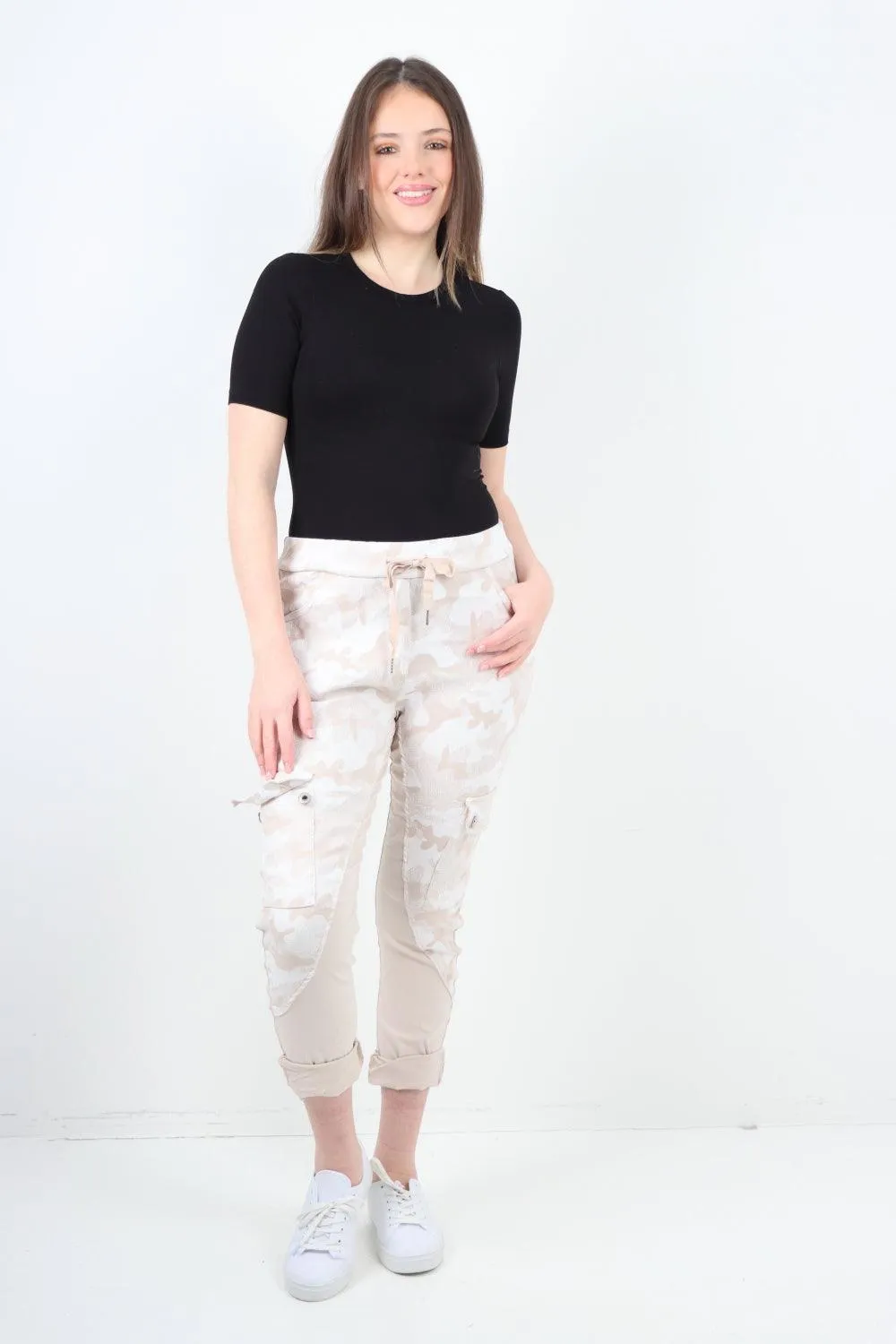 Cargo Pockets Printed Trousers