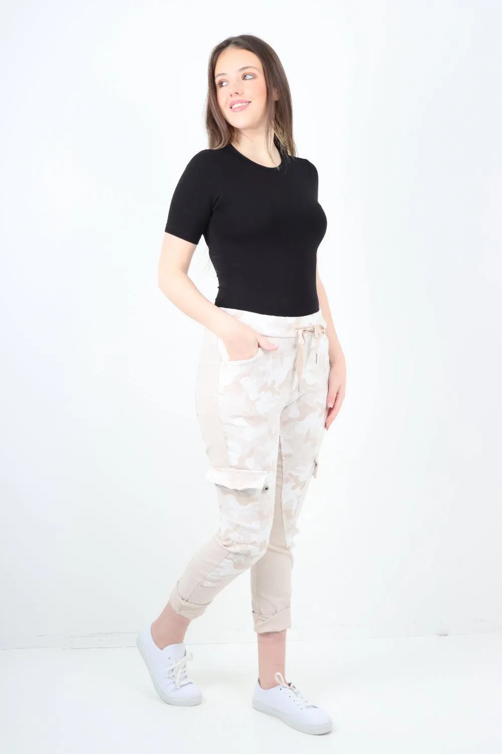 Cargo Pockets Printed Trousers