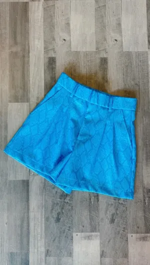 SNAKE SKIN TAILORED SHORTS IN BLUE